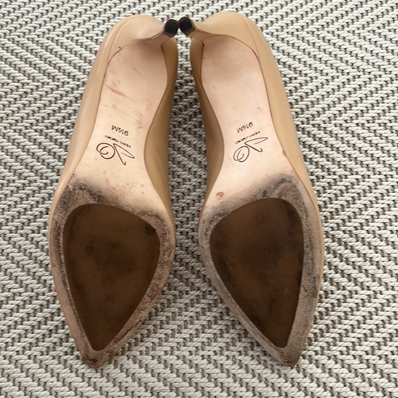 Beautiful (& comfortable!) nude pumps. Excellent condition. Only worn 2-3 times. - Picture 4 of 7